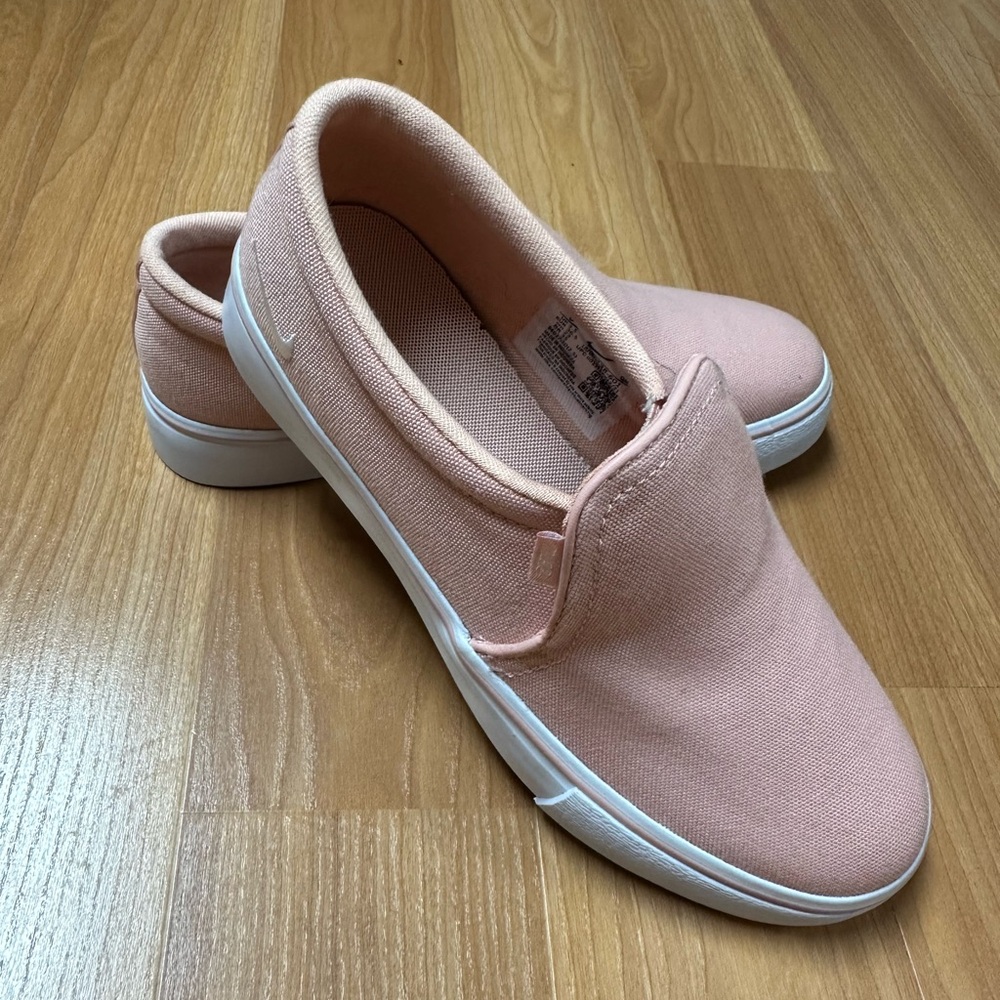 Nike size 6 pink slip on